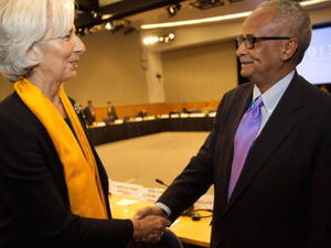 IMF Managing Director Christine Lagarde (L) greets Somalia's Bank Governor Abdusalam Omer (R) during a meeting with members of MENA, April 21, 2013 at the IMF Headquarters in Washington, DC.  IMF Managing Director Christine Lagarde (L) greets Somalia's Bank Governor Abdusalam Omer (R) during a meeting with members of MENA, April 21, 2013 at the IMF Headquarters in Washington, DC.