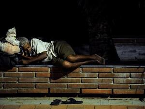  Dubai man jumped in front a car before he slept on the street. (AFP/Ishara S. Kodikara)