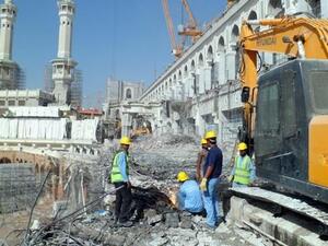 The acute shortage of liquidity forced the Binladin Group to stop work on a series of projects and relieve thousands of its employees and workers. (File photo)