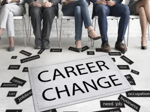 There's no need to emotionally check out from your present job while you're looking for a new one. (Shutterstock)