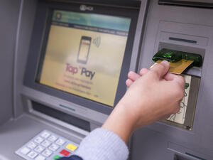 Egypt has suffered from a shortage of dollars in the banking system to pay for crucial imports since a 2011 uprising drove away tourists and foreign investors, crucial sources of hard currency. (Shutterstock/Ververidis Vasilis)