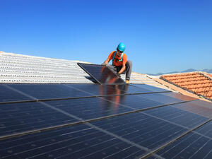 Egypt announced in 2014 ambitious plans to develop renewable energy, including wind and solar projects to be installed over three years. (File photo)
 Egypt announced in 2014 ambitious plans to develop renewable energy, including wind and solar projects to be installed over three years. (File photo)