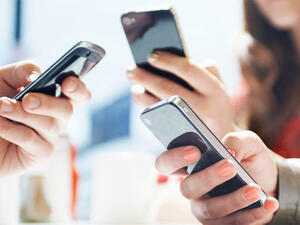 The move could allow Egypt's fixed-line monopoly Telecom Egypt to enter the mobile phone services market. (File photo)