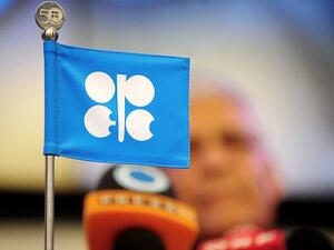 Saudi Arabia and Russia have agreed to extend the oil output reduction deal for another nine months, until march 2018. (AFP/ Joe Klamar)