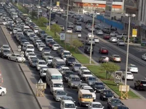 Traffic jams around the Financial Centre area and other roads in Dubai led to the closure of The Dubai Mall, The Mall of the Emirates, and Mirdiff City Centre. (Khaleej Times)