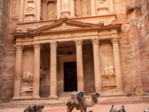 It has been an uneven year for Jordan’s tourism industry, with rising earnings yet declining visitor numbers.