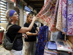 Tourists look at scarves at a market on December 19, 2014 in the Omani capital. (File photo)