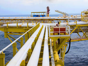 With the two latest deals, Egypt's petroleum sector would have concluded 76 deals for oil and gas exploration with international companies since November 2013. (Shutterstock)