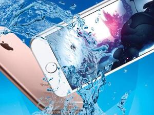 The iPhone 7 generation with an IP67 rating claims water resistance in “up to a depth of 1 metre for up to 30 minutes.” (Apple/Twitter)