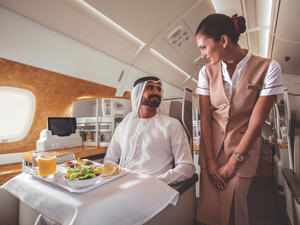 طيران الإمارات تنال جائزة "أفضل درجة أولى في العالم" من موقع "تريب أدفايزر" حسب خيارات المسافرين 
