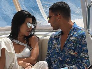 كورتني كارداشيان برفقة حبيبها الجزائري يونس بنجيما