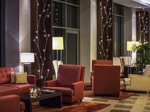 The service at Caramel is accompanied by piano music to provide a relaxing atmosphere, where guests can enjoy a quiet conversation.