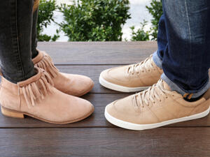 يجب الابتعاد عن حفظ الأحذية الشامواه في الأماكن الرطبة
