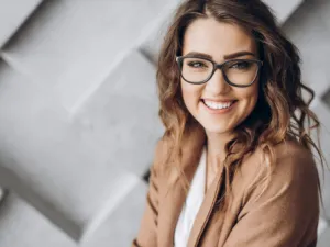 من صفات الشخصية الكاريزمية شخصية مسيطرة ومقنعة