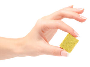 مكعبات مرق الدجاج تجعل الإنسان أكثر عرضة للإصابة بأمراض السرطان