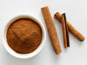 تساهم شرب القرفة على الريق في علاج اضطرابات الجهاز الهضمي