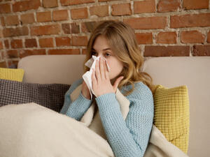 من أعراض الزكام العطاس المتكرّر