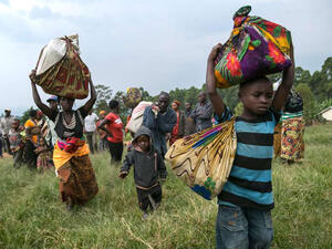 Congolese refugees, with their belongings, cross the border to Uganda in Nteko on January 24, 2018. Nearly 7,000 Congolese have also crossed Lake Tanganyika and taken refuge in Burundi since January 24. (AFP/ File Photo)
