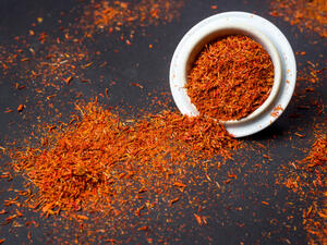 الزعفران يوضّح الرؤية ويزيل الغشاوة من العينين

