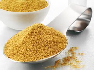 يسهم في التخلص من حب الشباب خصوصاً إذا استخدمنا حبوب الكمون المطحون 