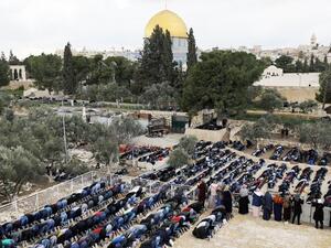 Muslim worshippers broke an Israeli ban and offered Friday prayers in the Bab Al-Rahmeh prayer hall (Twitter)
