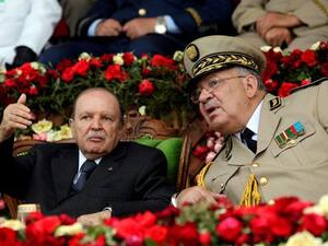 Algeria's President Abdelaziz Bouteflika gestures while talking with Army Chief of Staff General Ahmed Gaed Salah (Twitter)