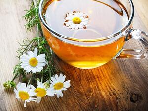 وصفة آمنة لتنظيف القولون تعتمد على الكاموميل