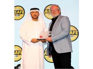 Abdullah bin Demithan Receives the Supply Chain Center Award.