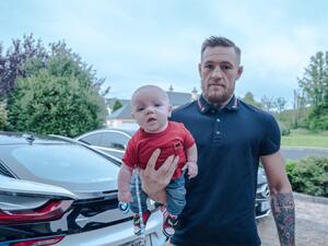 كونر ماكغريغور وطفله