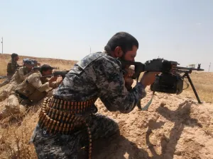 طوز خورماتو العراقية تحت قصف دبابات البيشمركة بعد ساعتين من عقد الهدنة
