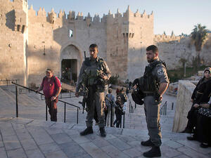 Israeli border patrol on patrol near the Damascus Gate. (AFP/File)