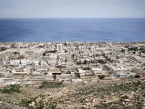 وصلت إلى الميناء حافلات تابعة لجهاز مكافحة الهجرة غير الشرعية