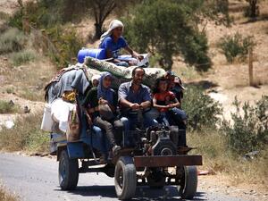 Syrians displaced in the areas across the border with Jordan (Twitter)