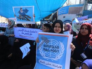 Palestinians in Gaza gathered in front of UNRWA offices to protest the potential lay-off of around 1000 Palestinians employees (Twitter)