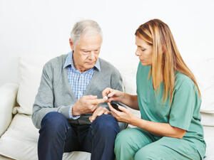 على مريض السمنة الحذر من الإفراط في تناول الحلويات والأطعمة الدسمة في العيد 