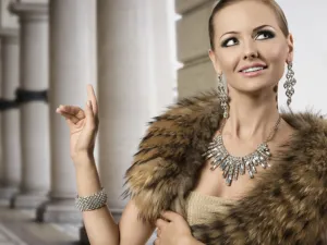 يعتبر الألماس من أثمن الأحجار الكريمة، وأندرها، وأجملها في العالم