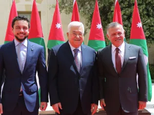 Jordan's King Abdullah, accompanied by Crown Prince Hussein (L), meets Palestinian President Mahmoud Abbas(Twitter)