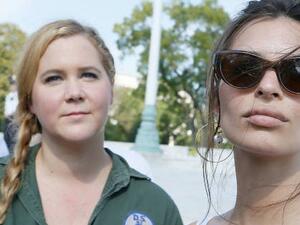 Amy Schumer and Emily Ratajkowski (Twitter) Amy Schumer and Emily Ratajkowski (Twitter)