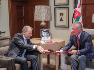 Jordan King Abduallah meets with Lebanese Foreign Minister Gebran Bassil in Amman. (Twitter/@RHCJO)