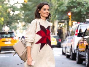 Katie Holmes (Twitter) Katie Holmes (Twitter)