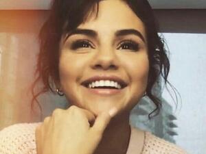 Selena Gomez (Twitter) Selena Gomez (Twitter)