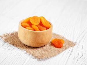 يحتوي المشمش على فيتامين A المفيد للعيون