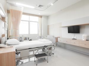 Patients will be able to receive a free consultation in any specialization during select 'happiness hours' at one Dubai hospital. (Shutterstock)