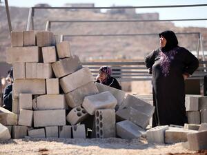 Despite numerous claims that refugees have edged many Lebanese out of the job market, no reliable statistics are available to determine the role of the Syrian workforce within the current economic trend. (AFP/File)