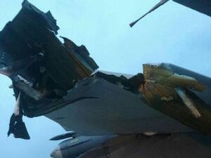 احدى الصور التي نشرها الصحفي سابونكوف لطائرة تعرضت لاضرار في قاعدة حميميم