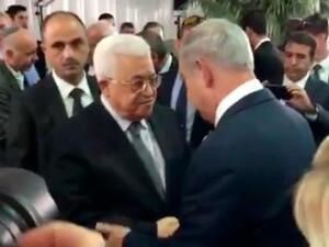 مصافحة نتانياهو وعباس