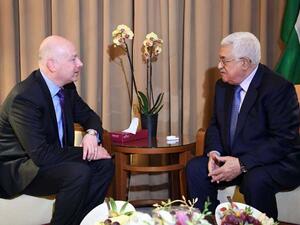 الرئيس الفلسطيني يلتقي بمبعوث ترامب قبل افتتاح القمة العربية