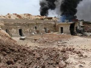 دخان يتصاعد بعد ضربة جوية في منطقة خاضعة لسيطرة المعارضة في إدلب

