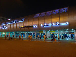 بريطانيا ترفع الحظر على الأجهزة الإلكترونية في الرحلات من القاهرة