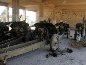 جثة جندي داخل مدرسة المدفعية في جنوب حلب
